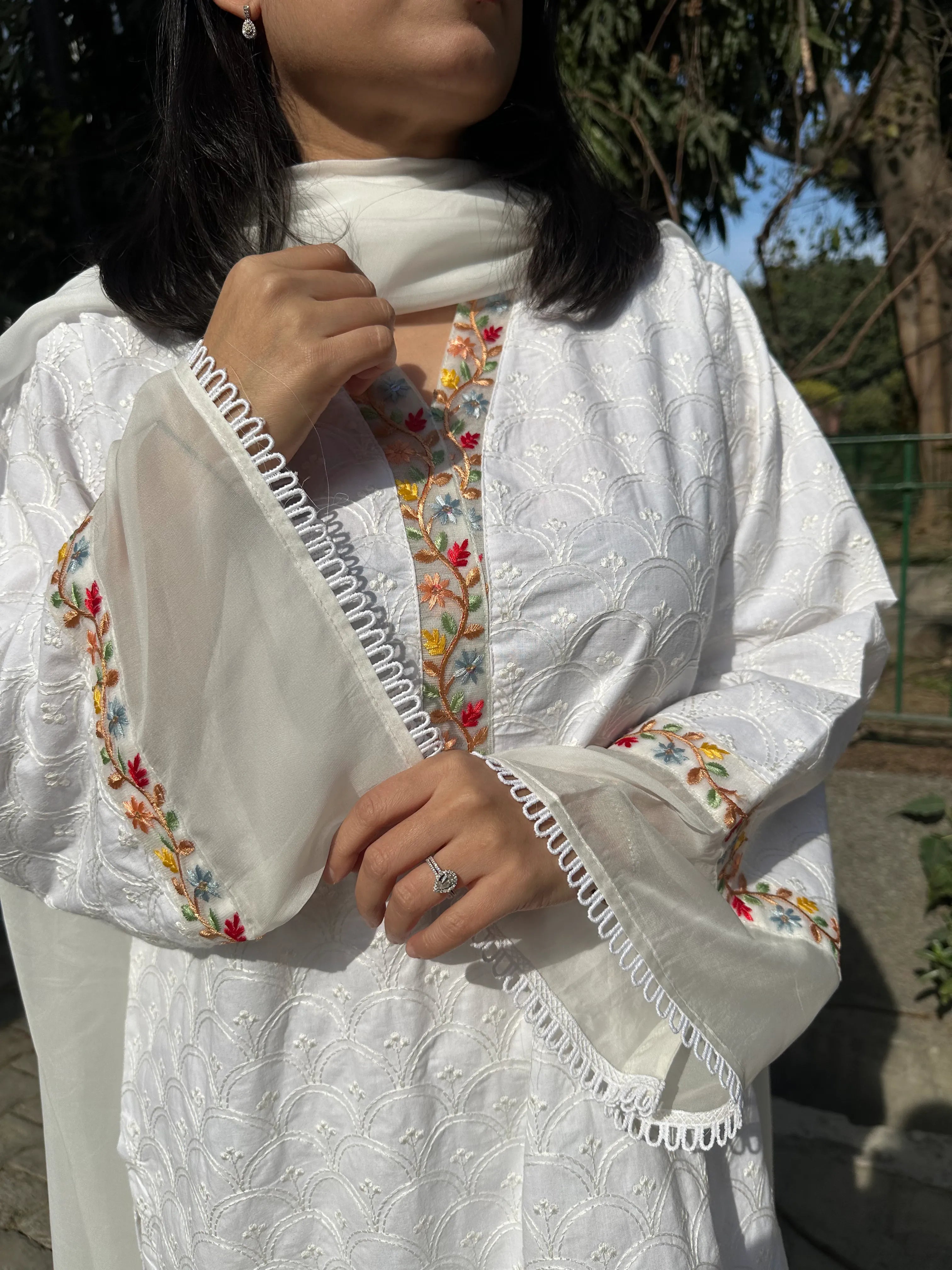 Shop Afreen White Embroidered Kurta Set Long by Pyoor – Stylish cotton kurta and organza dupatta.