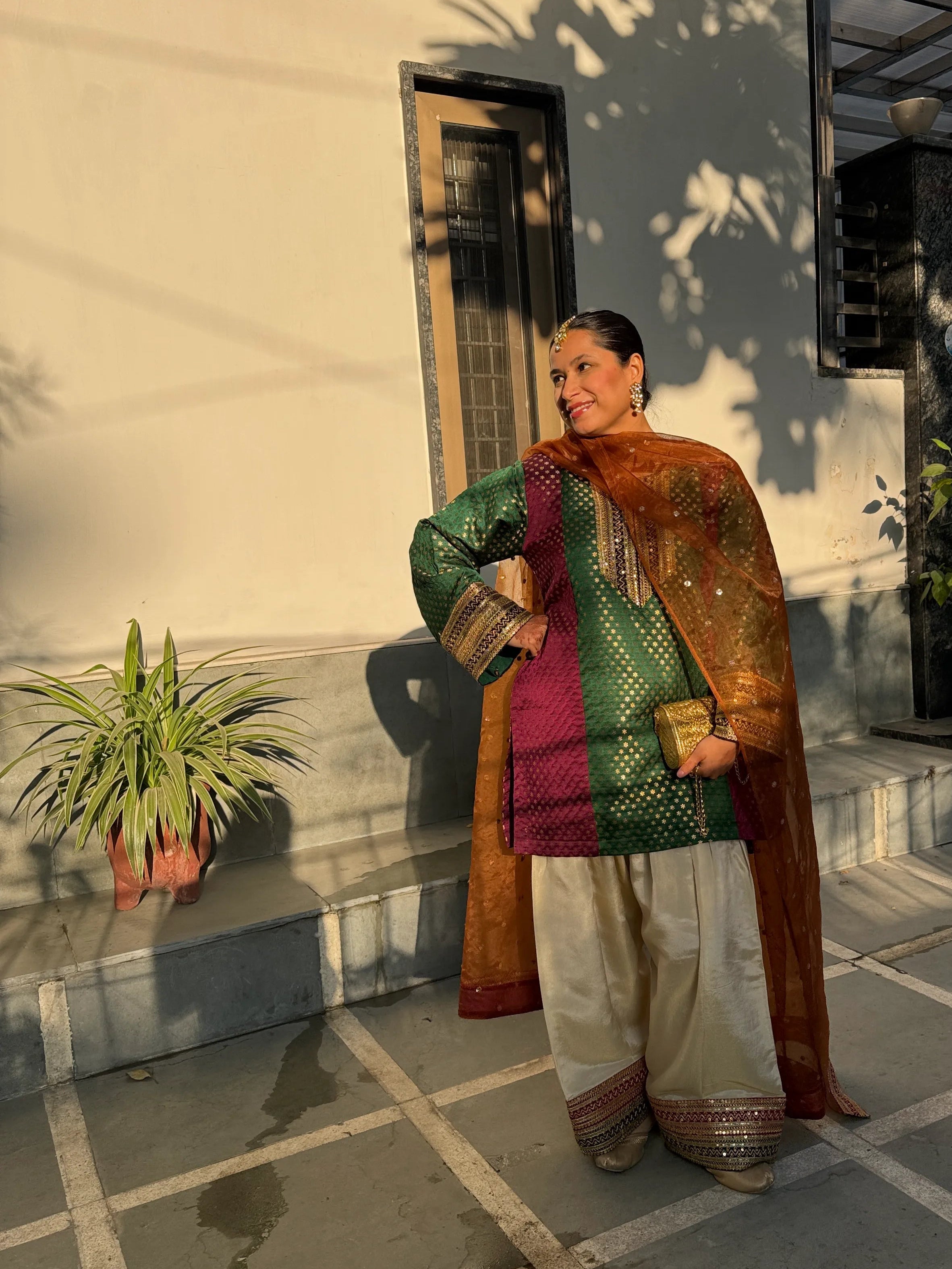 Pyoor Alizeh Colorblock Farshi Set showing brocade sleeves and lace