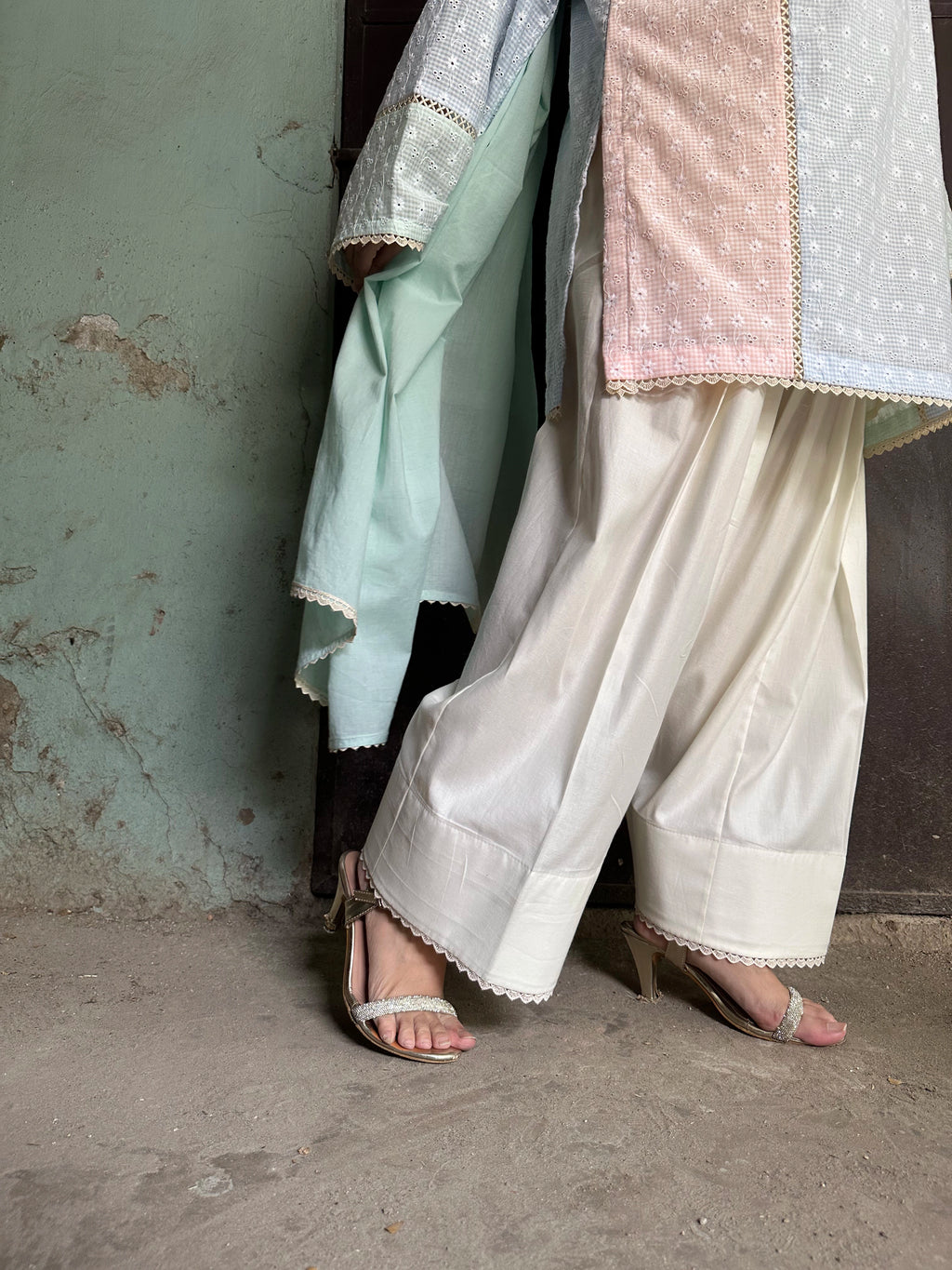 Dhaaga Pastel Colorblock Farshi Set by Pyoor with pastel colorblock design and pockets