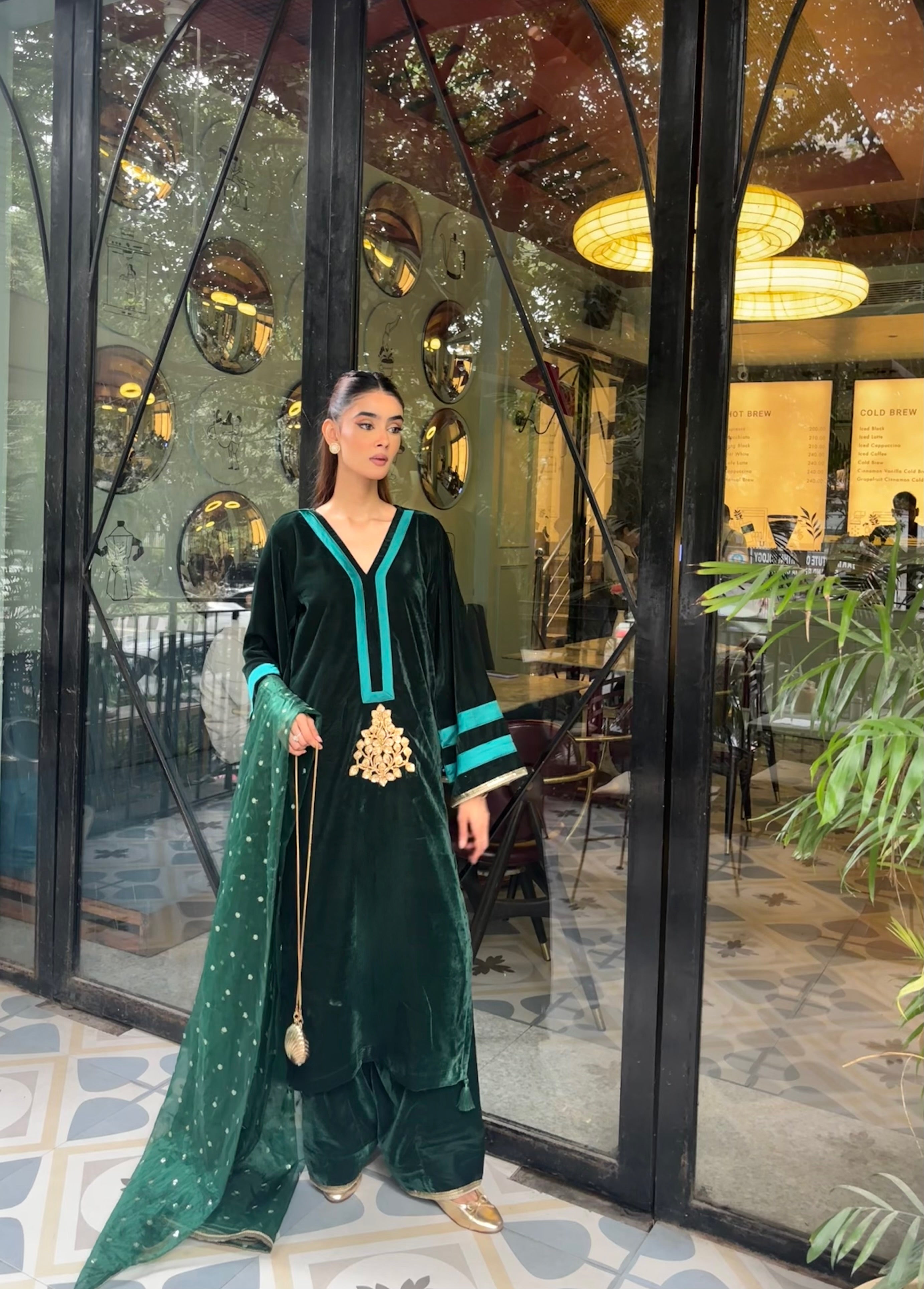 Panna Velvet Farshi Set