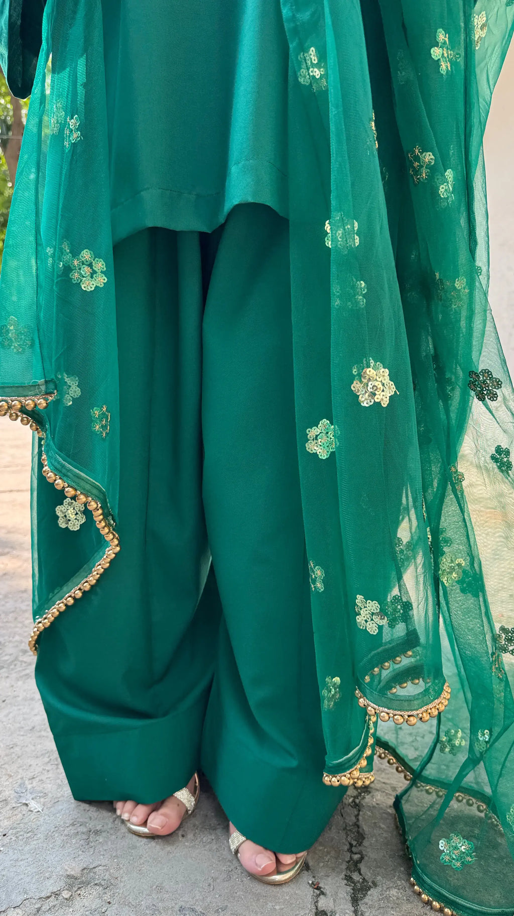 Pyoor Solids Emerald Farshi Suit Set, breathable green suit with embroidered dupatta.