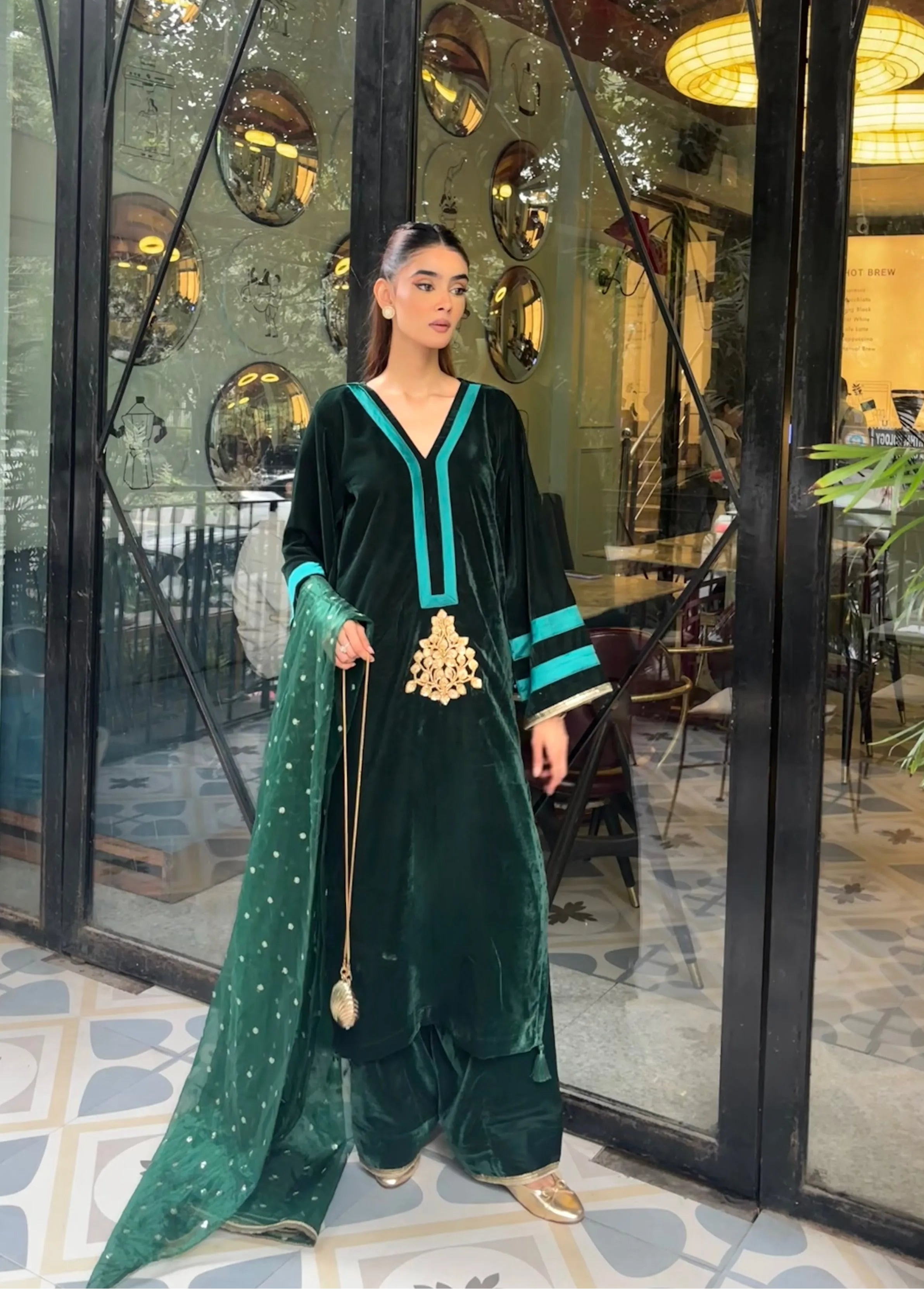 Panna Velvet Farshi Set