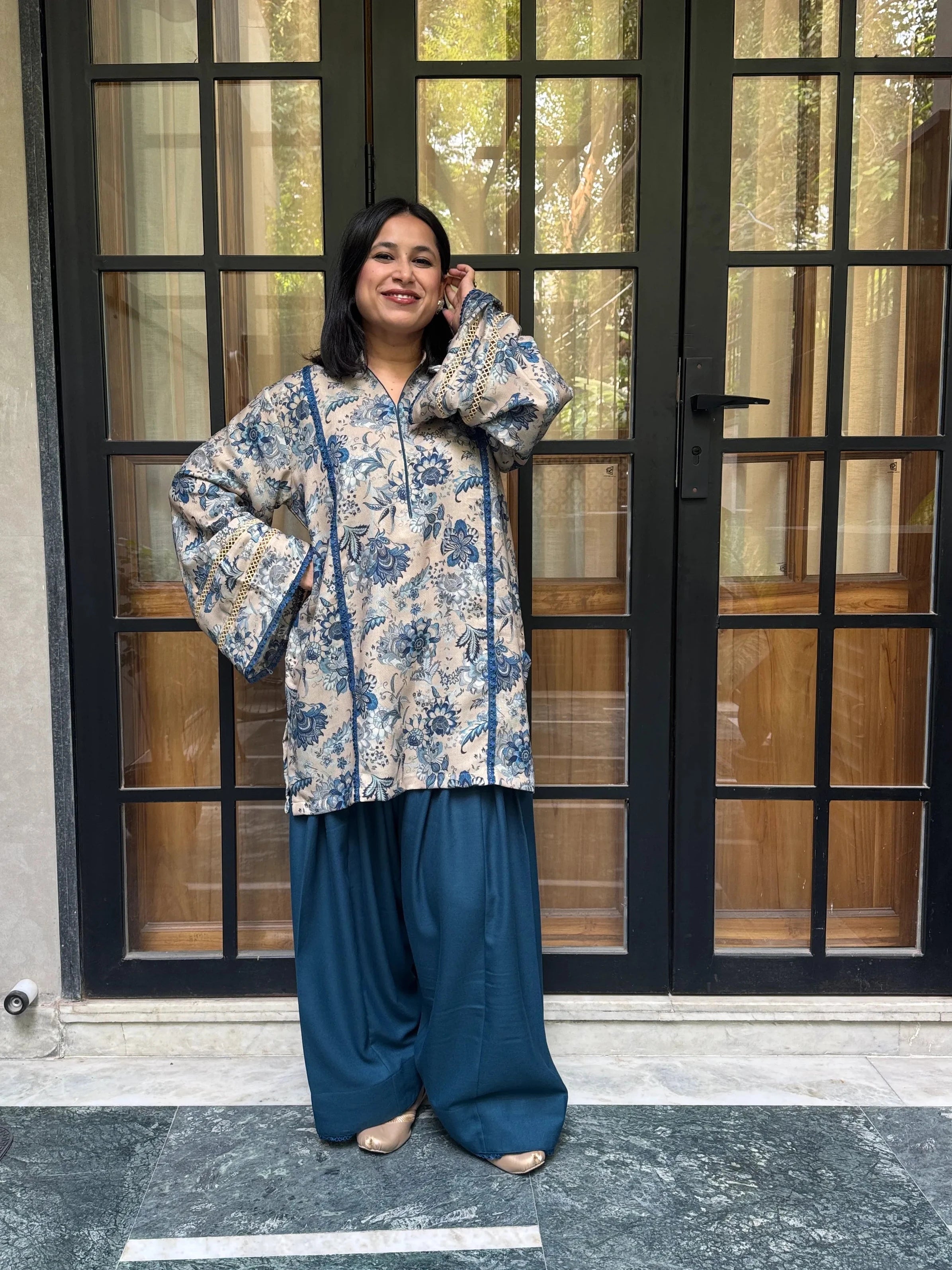 Pyoor Ivory Printed Winter Farshi Set designed in soft pashmina with refined lace work