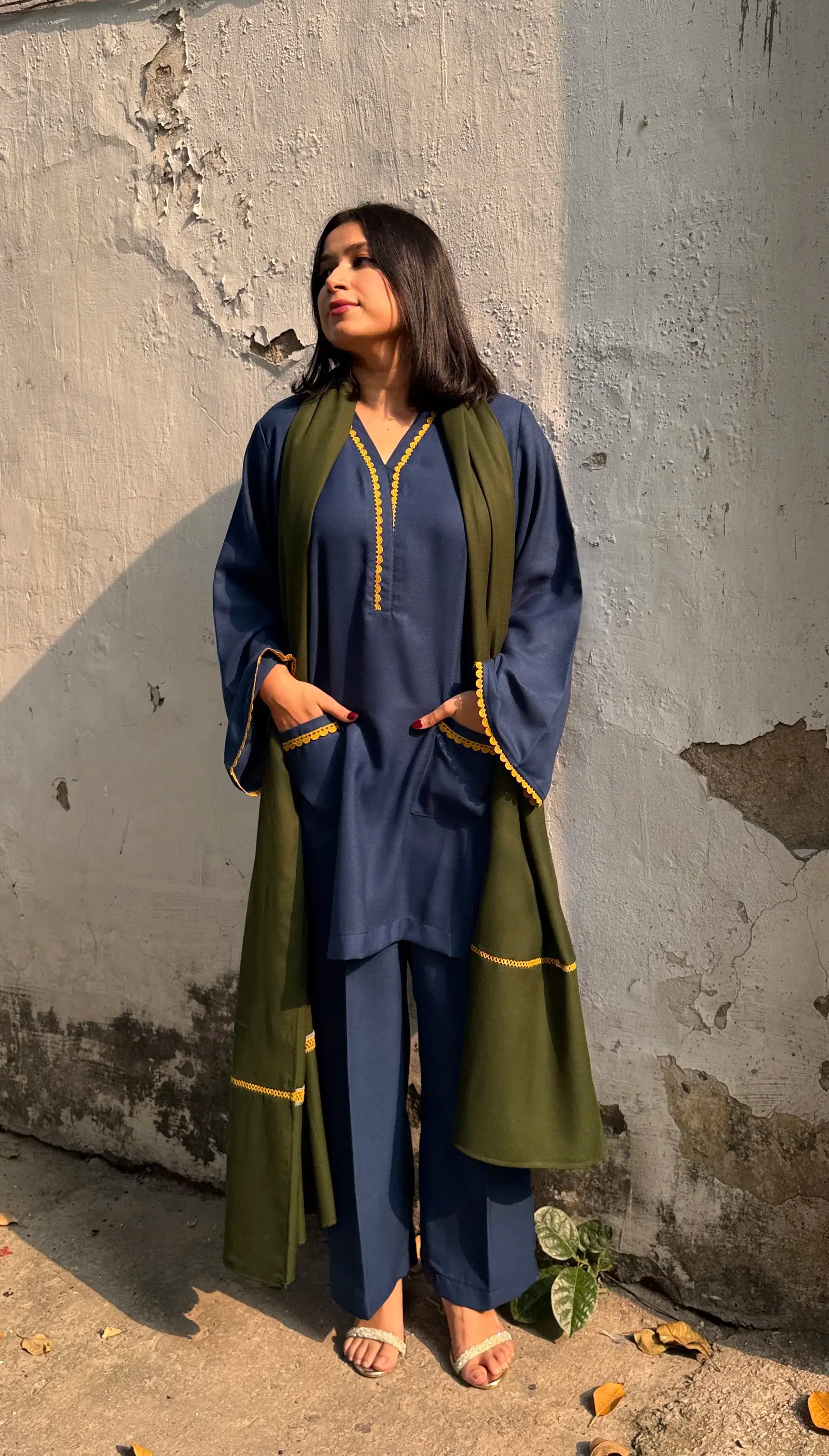 Dhaaga Navy Blue Winter Kurta Set with Pashmina Shawl