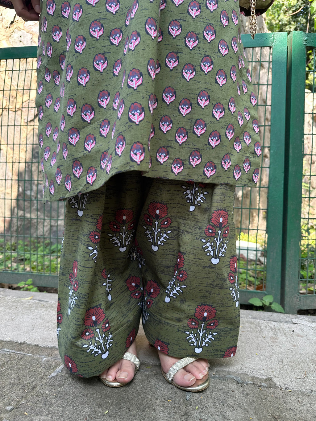 Lisa Oversized fit Farshi Set by Pyoor crafted in breathable cotton with elegant motifs and relaxed fit