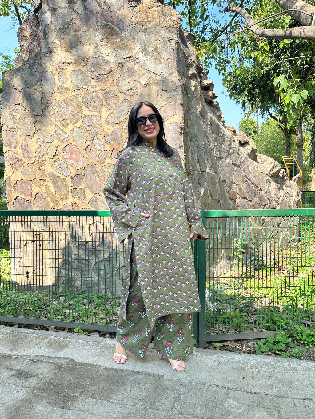 Lisa Oversized fit Farshi Set by Pyoor designed in airy cotton with red motifs and oversized comfort