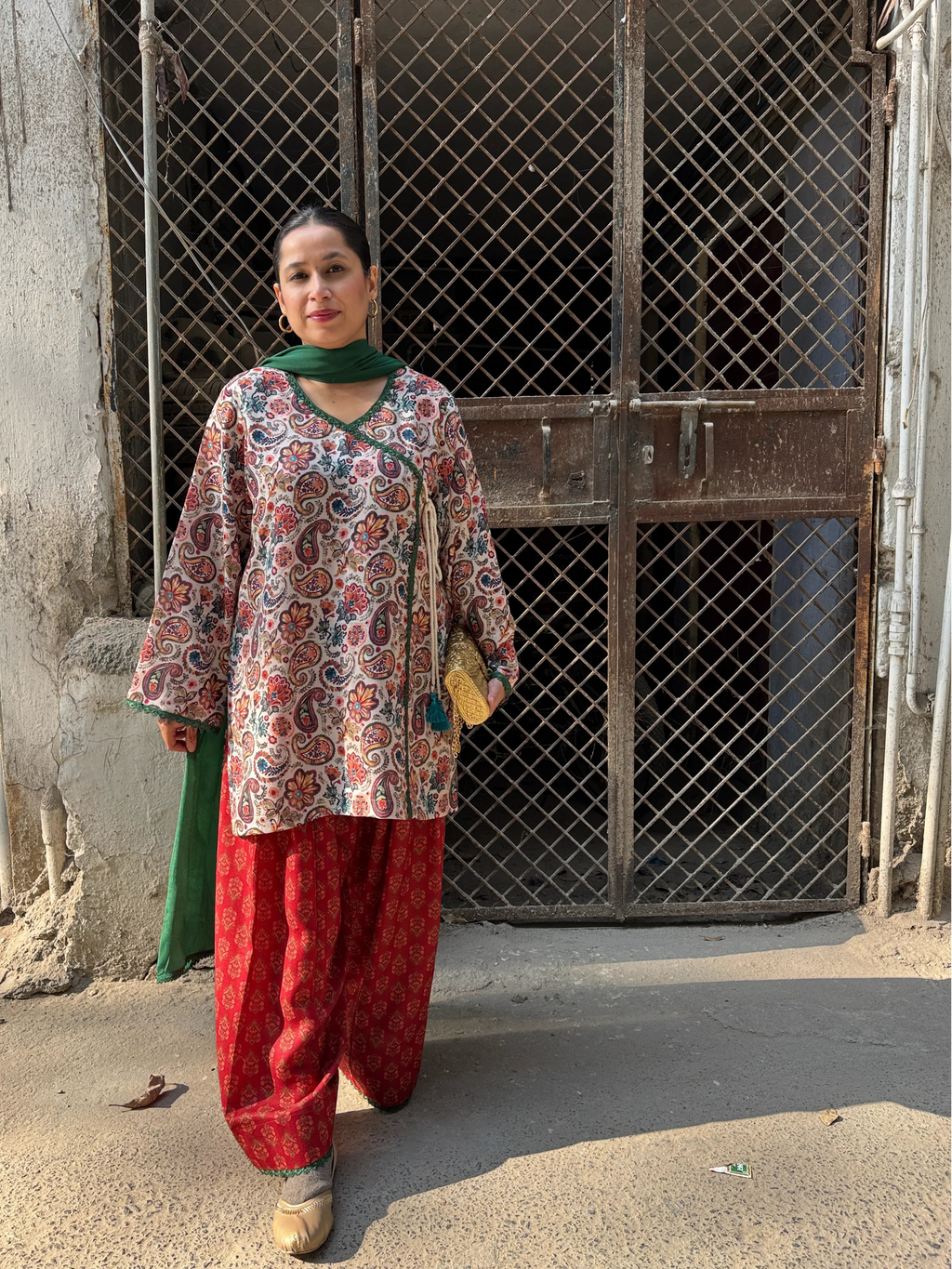 Pyoor Mogra Winter Pashmina Farshi Set showcasing pashmina kurta and lace-detailed salwar