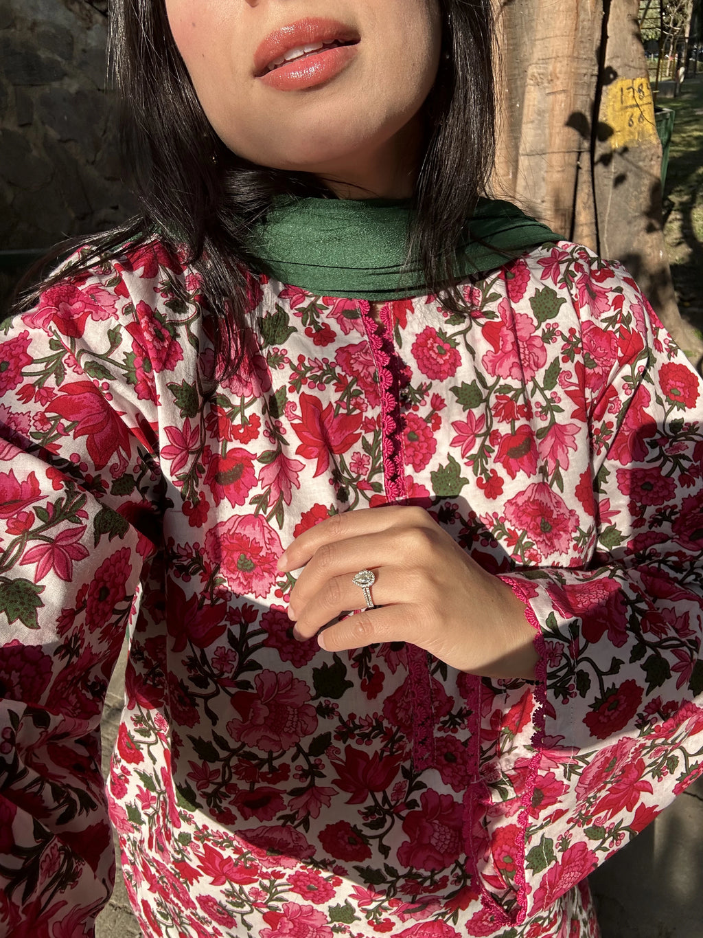 Nooria Floral Farshi Set Pyoor featuring oversized cotton kurta with lace detailing