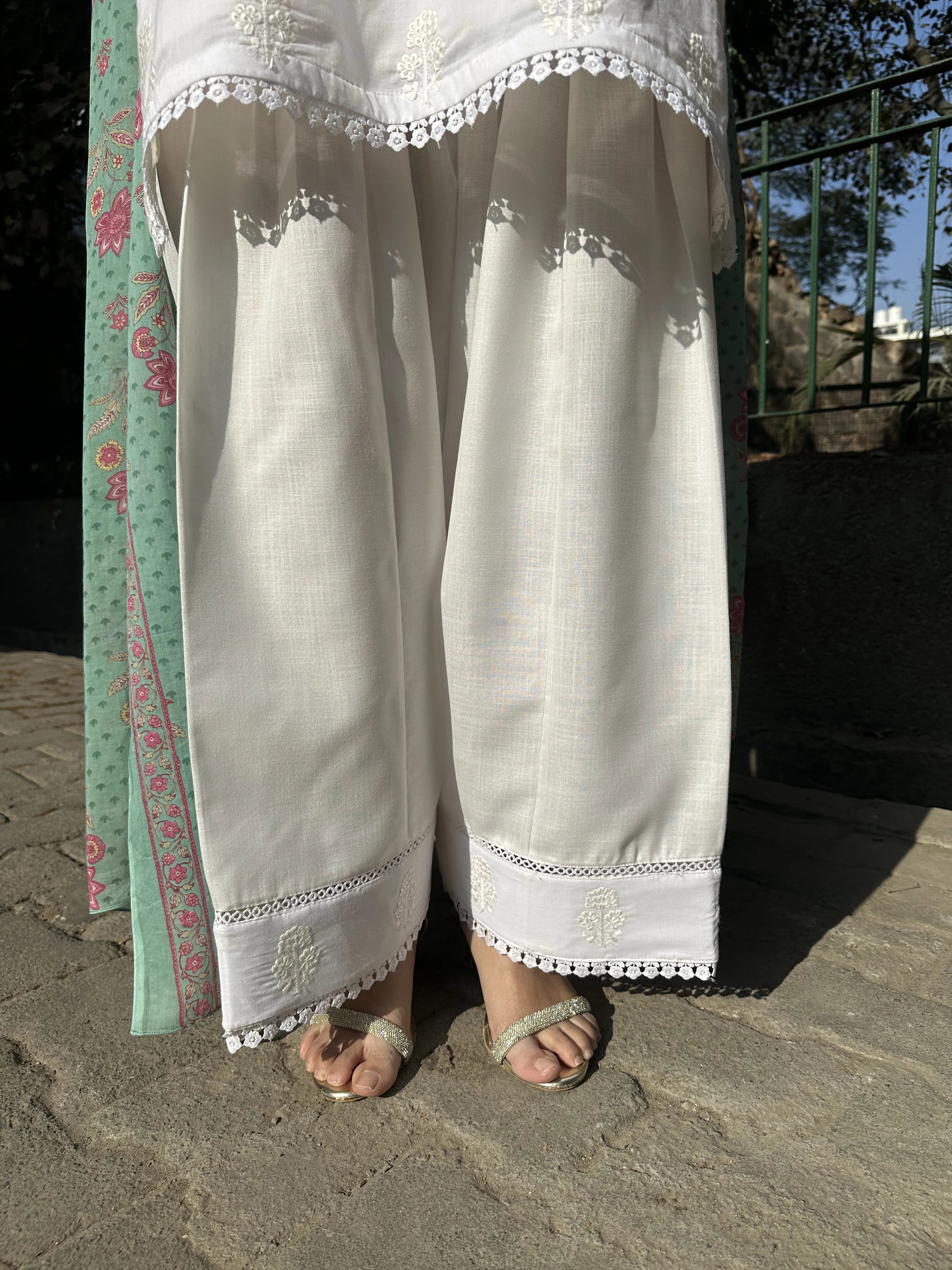 Parizaad Embroidered White Set Pyoor showing delicate embroidery and block print dupatta