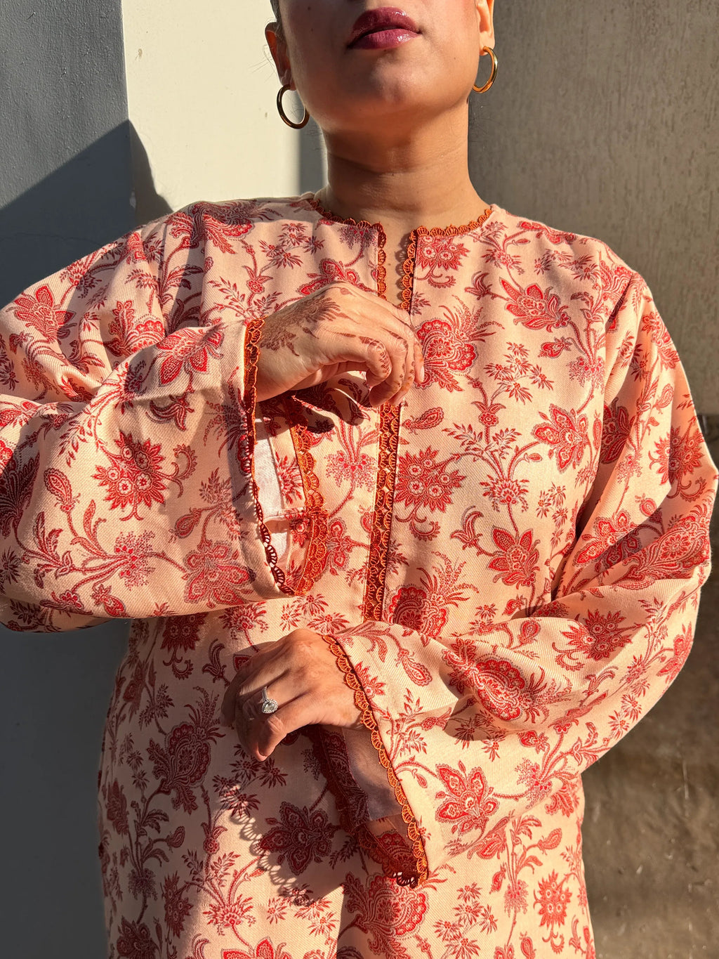 Pyoor Peach Winter Bloom Pashmina Set showing lace work on neck and sleeves