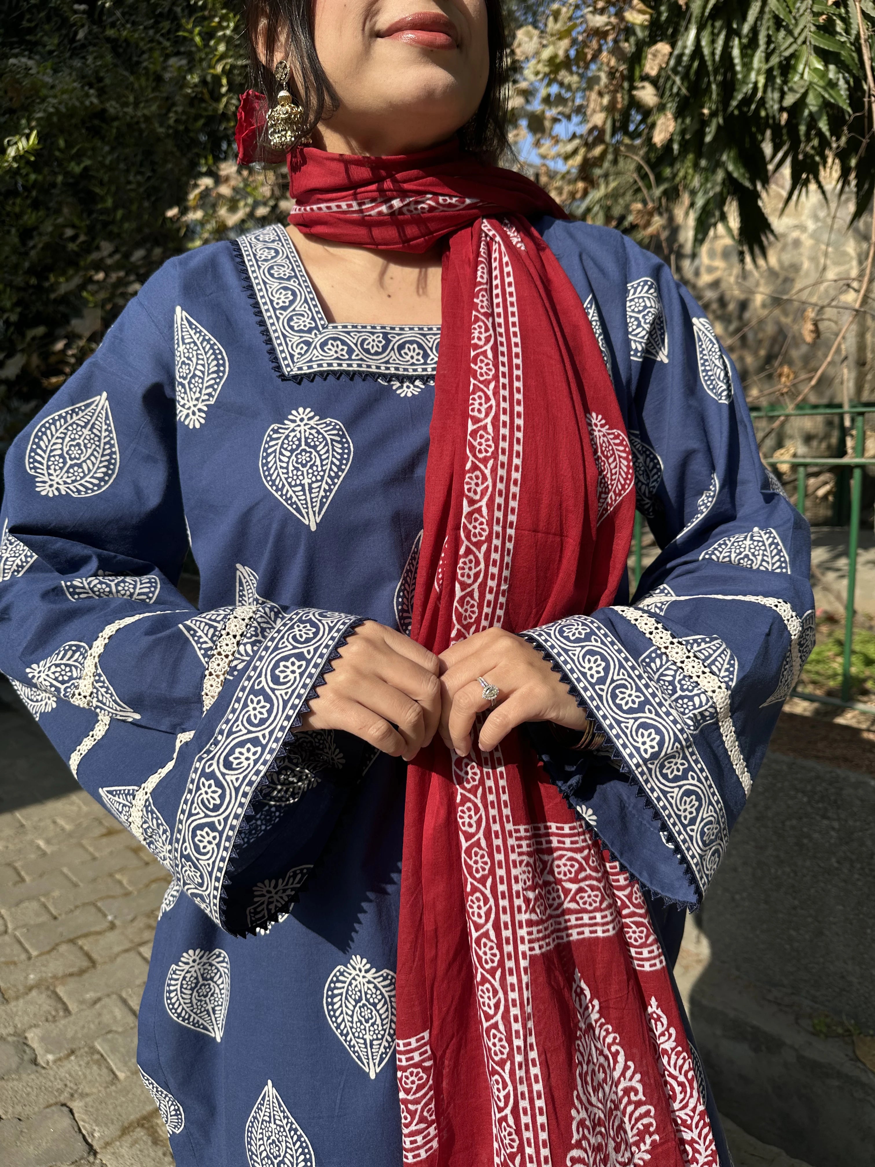 Yasmeen Block Blue Farshi with Red Dupatta oversized cotton set by Pyoor