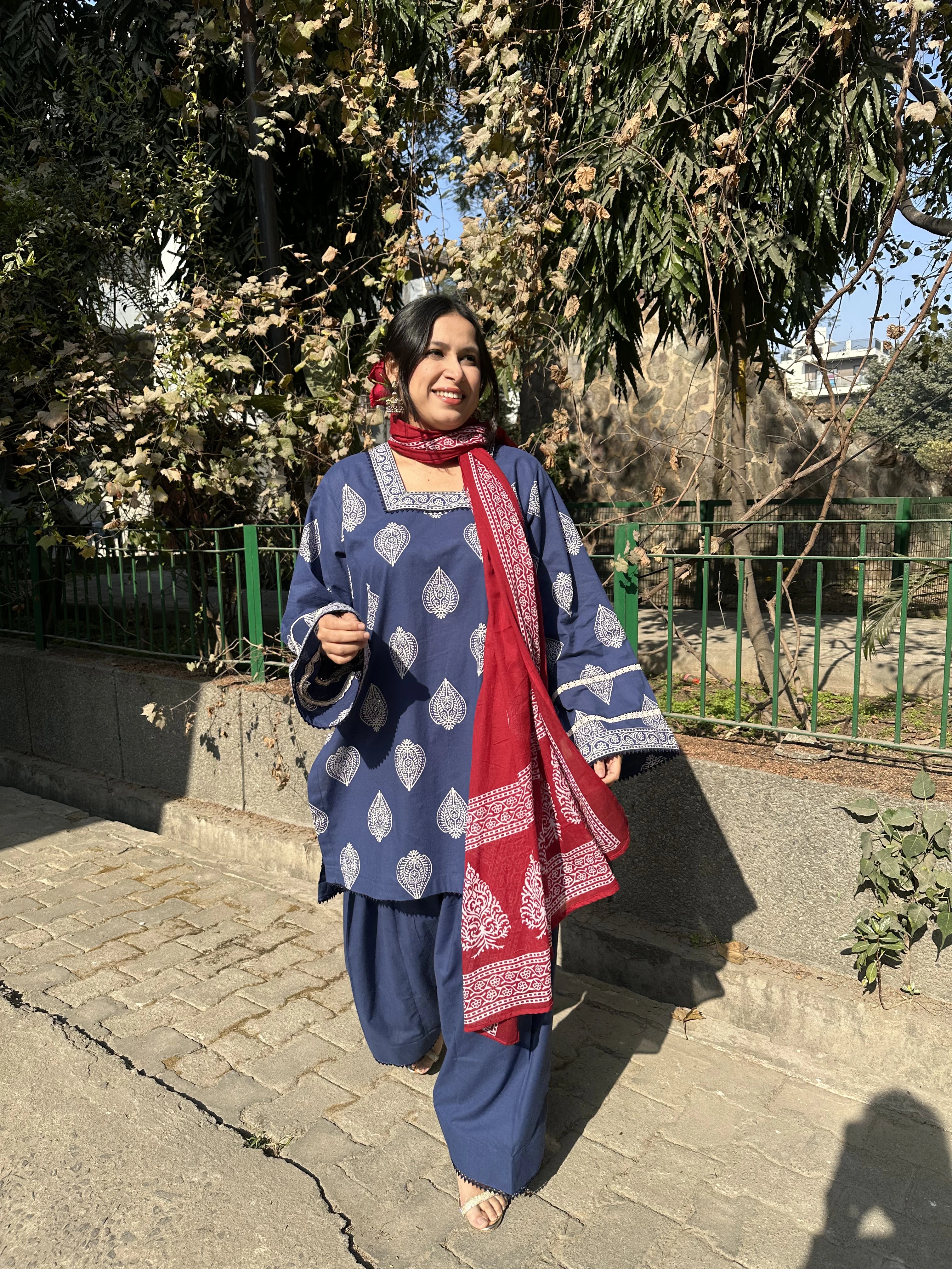 Yasmeen Block Blue Farshi with Red Dupatta 3 piece cotton set by Pyoor