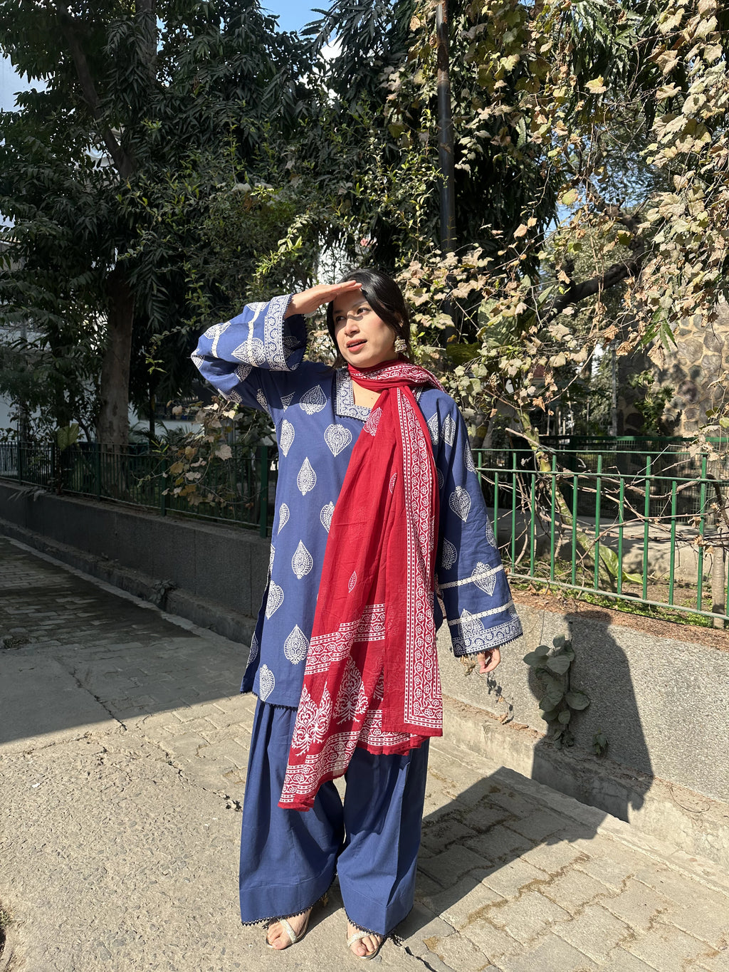 Yasmeen Block Blue Farshi with Red Dupatta red printed dupatta Pyoor