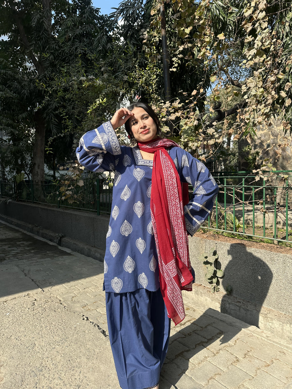 Yasmeen Block Blue Farshi with Red Dupatta handpicked cotton set Pyoor