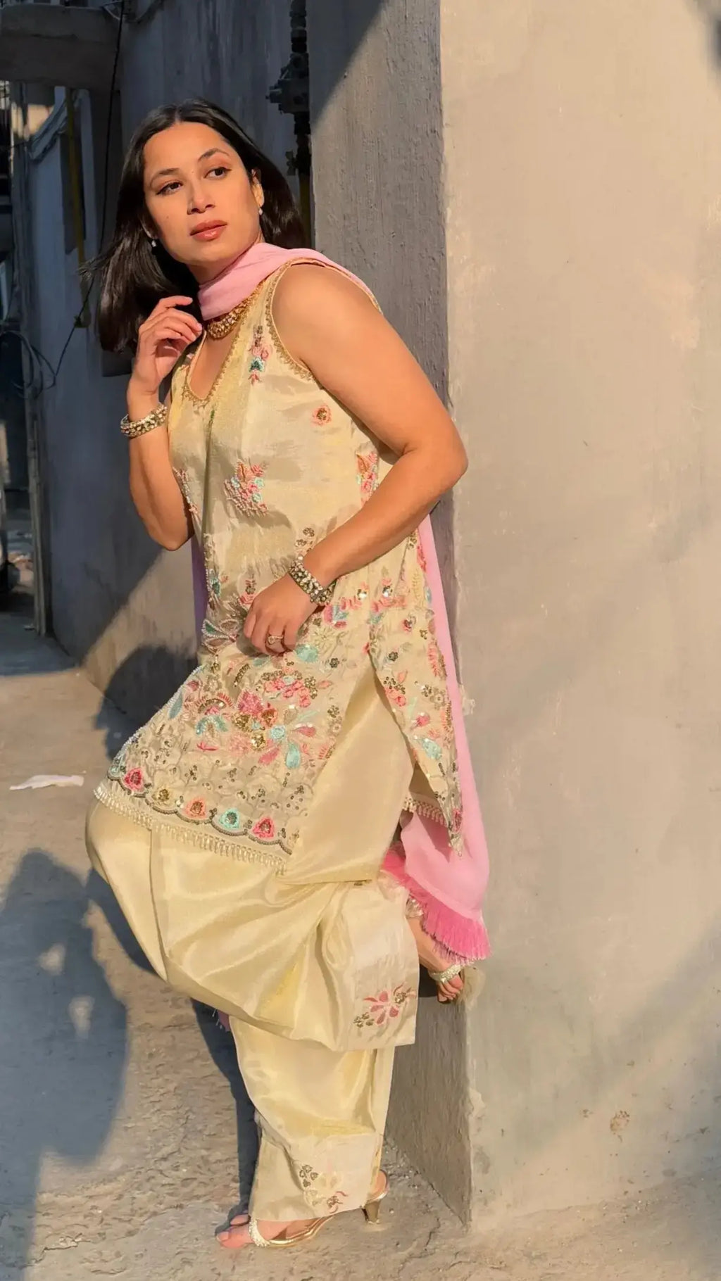 ZEENAT Farshi Salwar Suit Set by Pyoor crafted in zari tissue with organza dupatta.