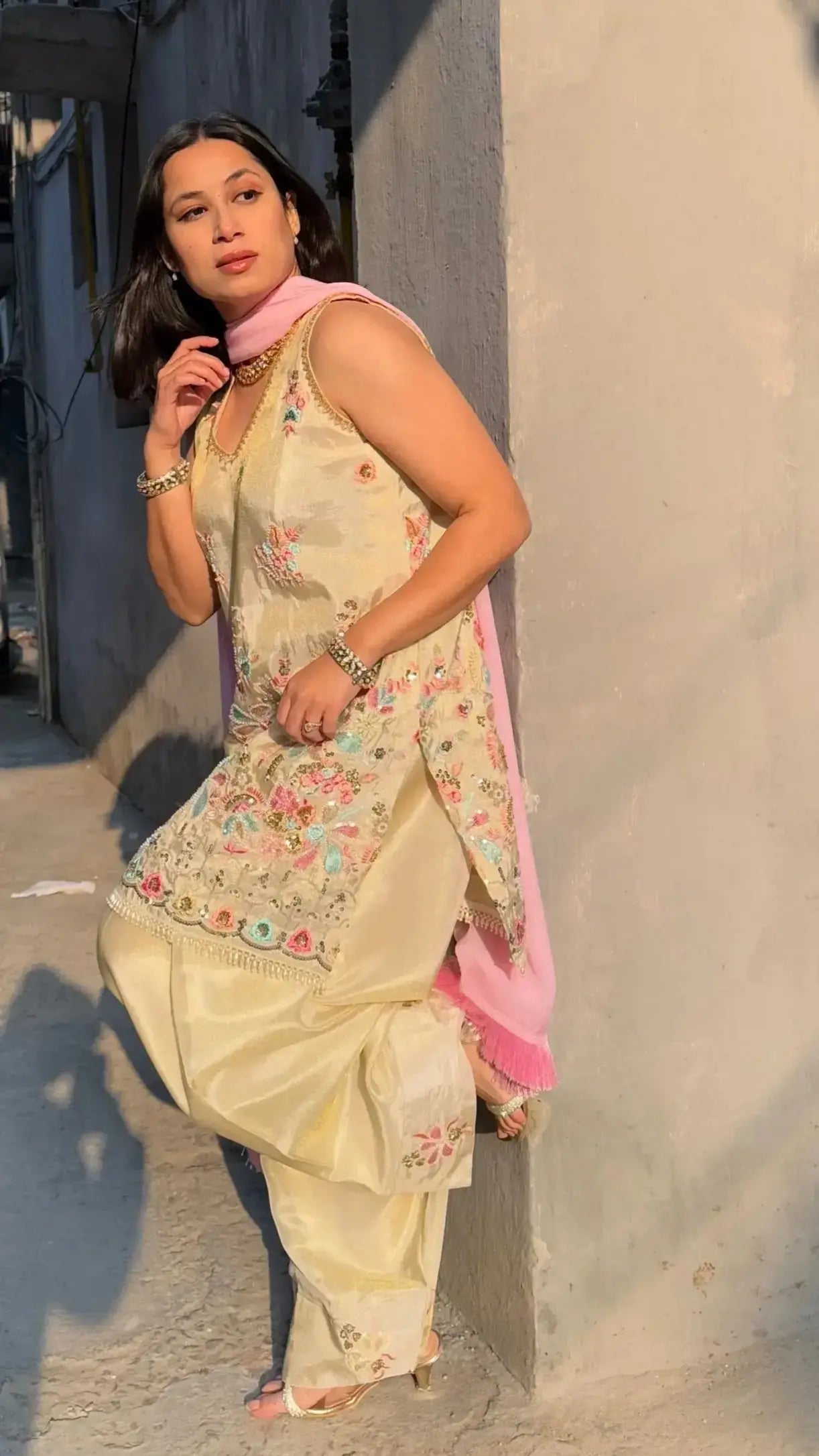 ZEENAT Farshi Salwar Suit Set by Pyoor crafted in zari tissue with organza dupatta.