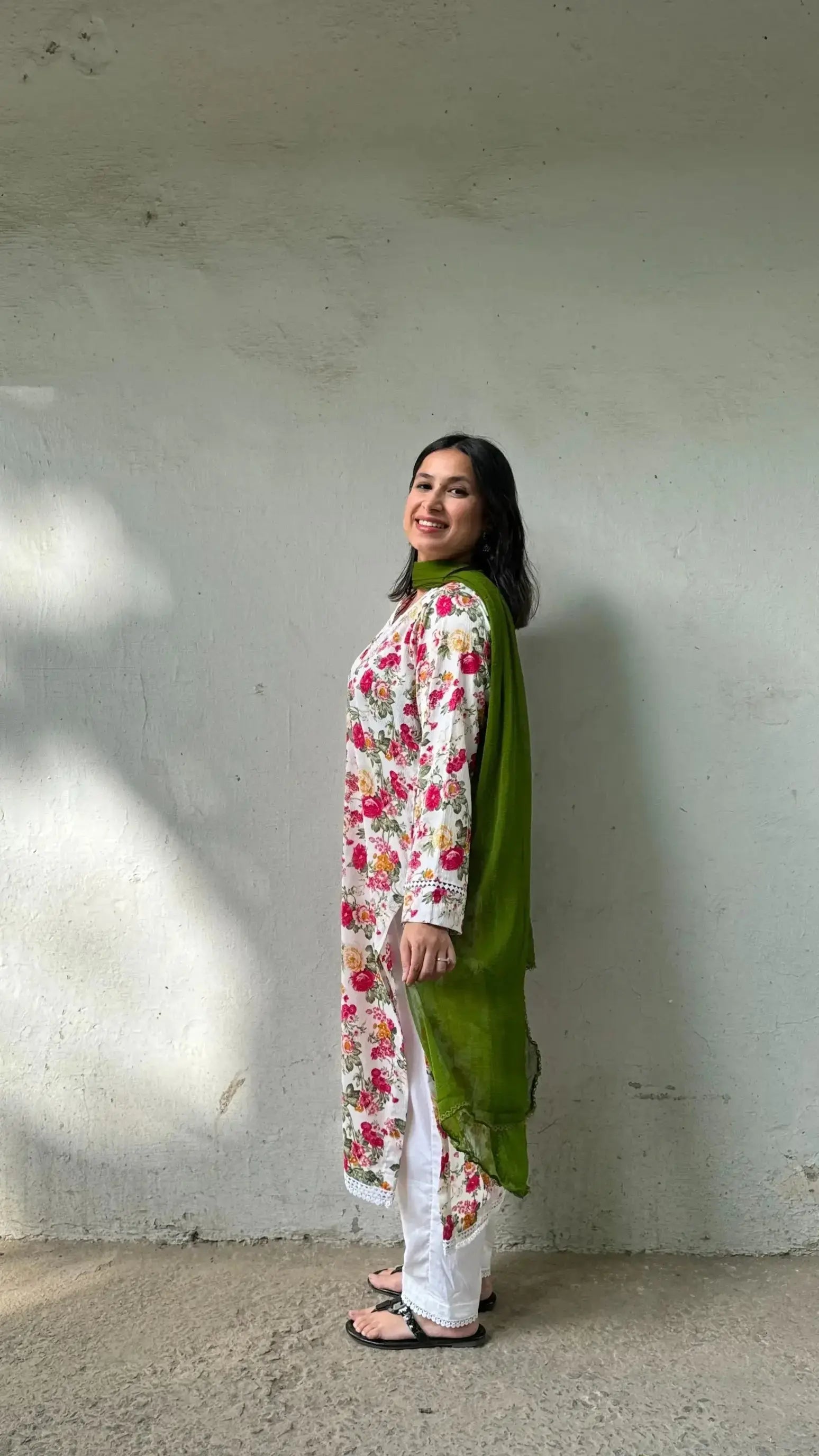 Kiyari Suit Set in Middle Eastern Fit